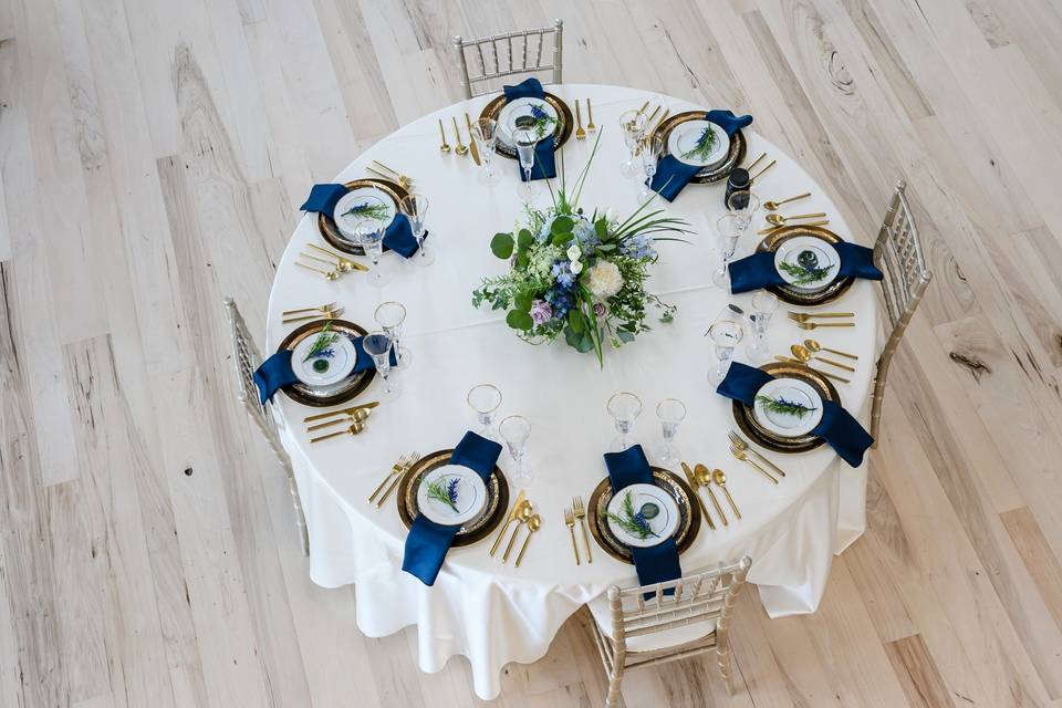 Alternating Table Setting