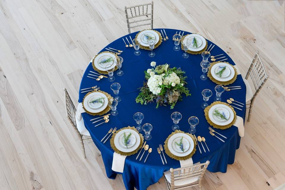 Alternating Table Setting