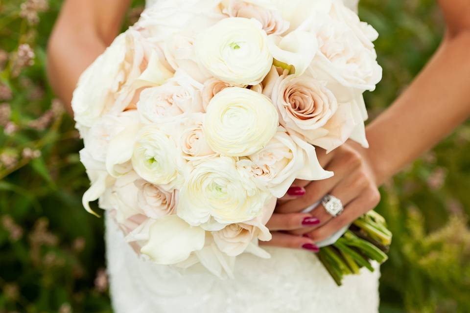 White and champagne bouquet