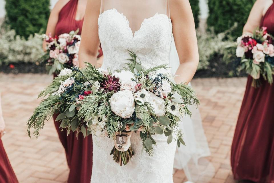 Elongated bridal bouquet