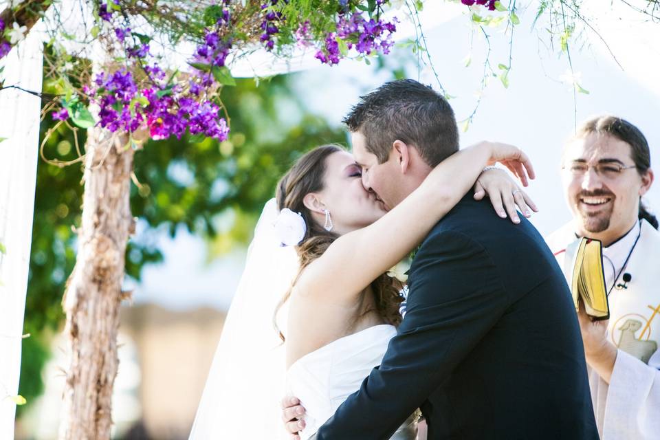 First kiss as man and wife!