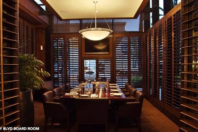 Daily Grill - inside The Westin Los Angeles Airport