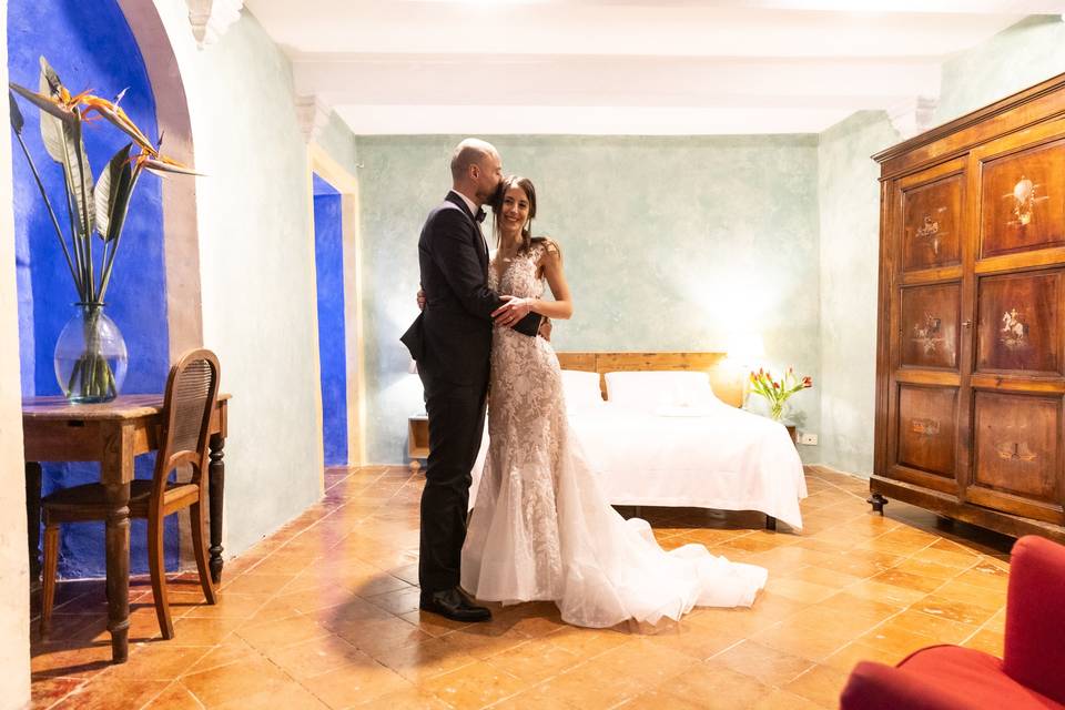 Bride and groom in Blue Arch S