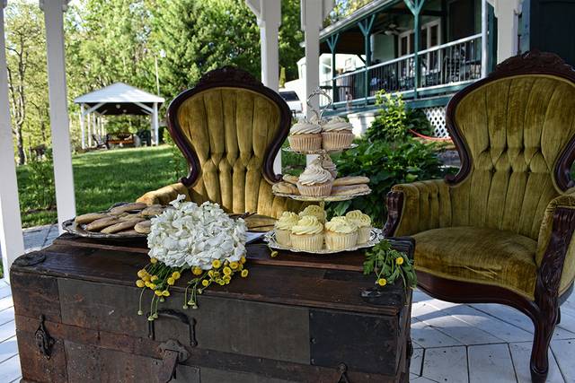 Sweetheart chair