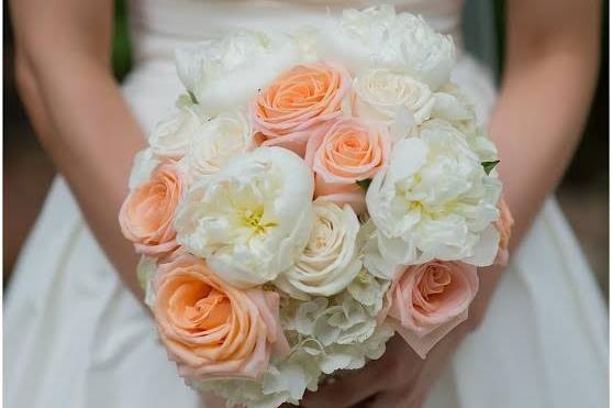 Peach & Ivory bouquet