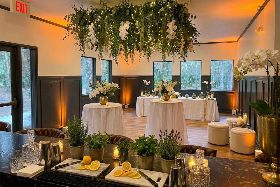 Cocktail Lounge