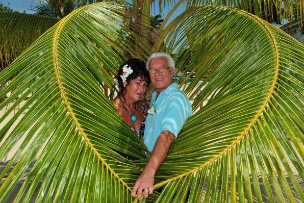 HoneymoonAndDestinationWeddings.com