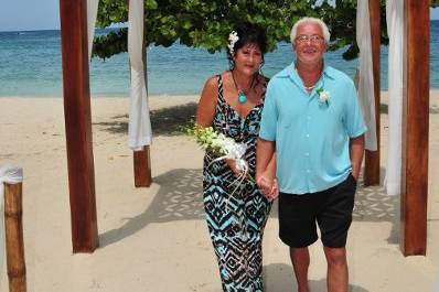 HoneymoonAndDestinationWeddings.com