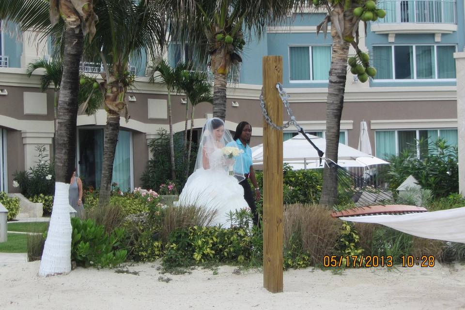 HoneymoonAndDestinationWeddings.com