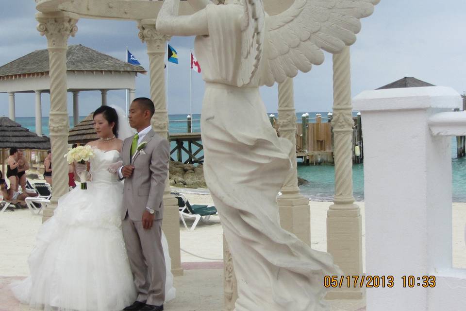 HoneymoonAndDestinationWeddings.com