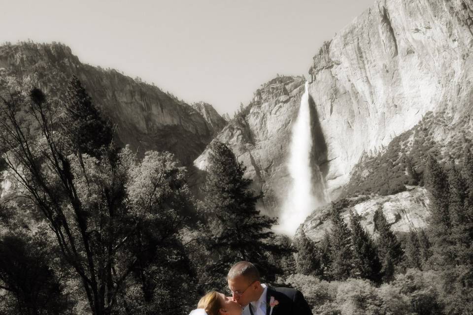 Yosemite falls kiss