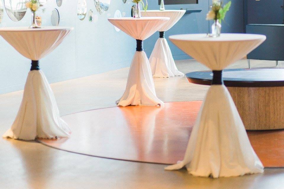 Cocktail table