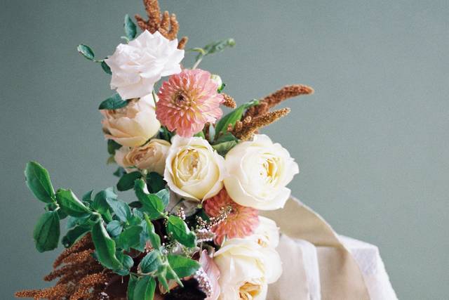 Sculptural bridal bouquet