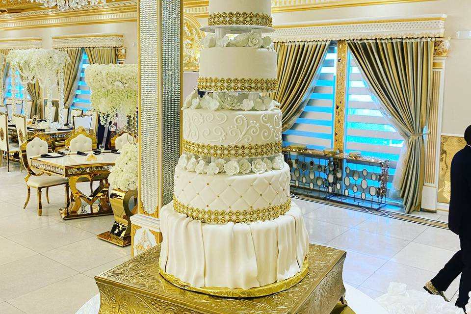 White and gold tall cake