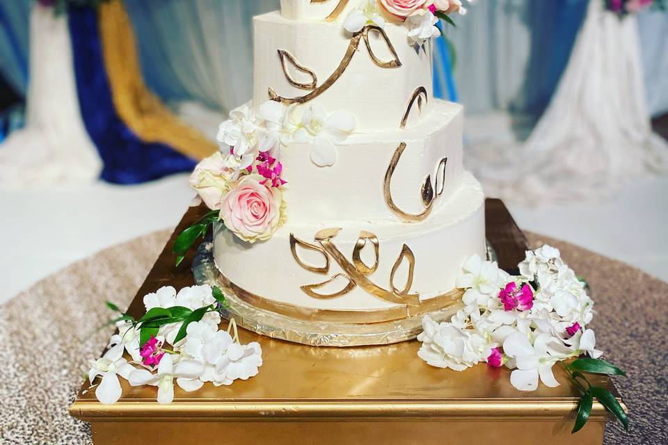 Gold leaf wedding cake