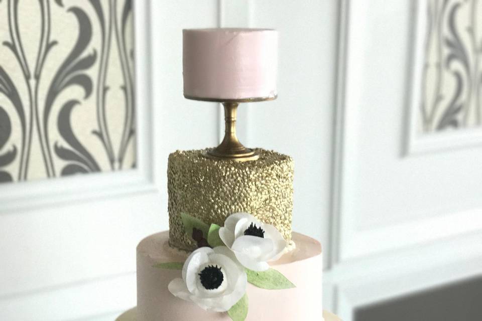 Gold glitter poppy cake