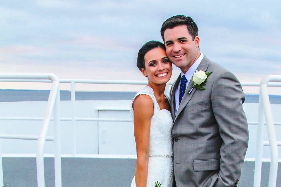 Congrats to the Alleys on their stunning yacht wedding on the waters of Destin Florida on the SOLARIS yacht from Sandestin.