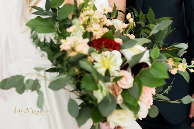 Floral design by SunQuest Cruises wedding planners