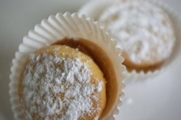 Delicious shortbread cookie sandwich with a filling of Dulce de Leche