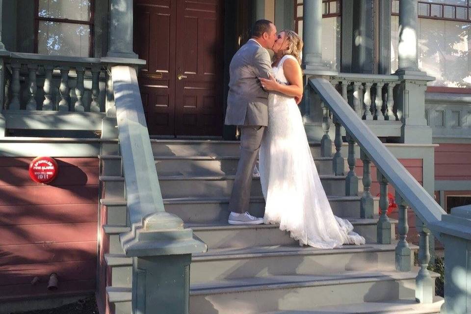 Kissing on the steps