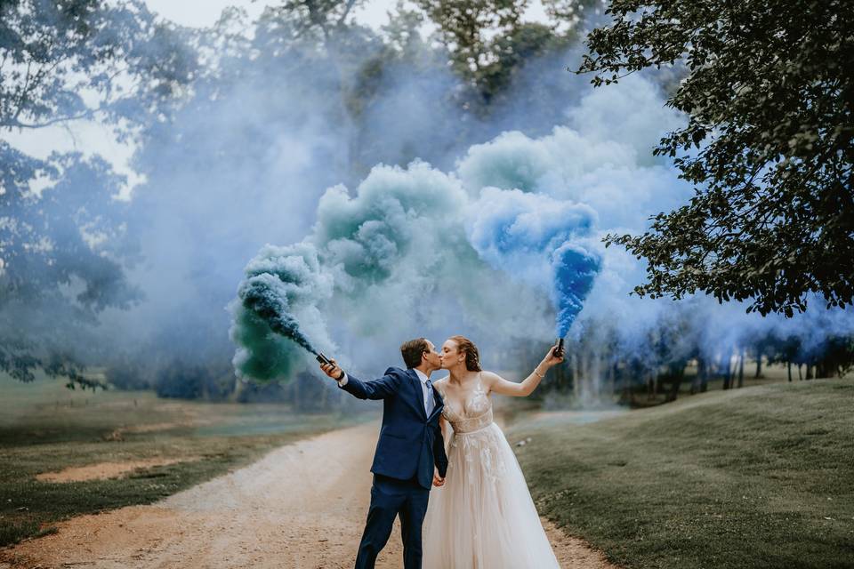 Smoke Bomb Wedding Photography - Everything you need to know! — ALT WEDDING  CO