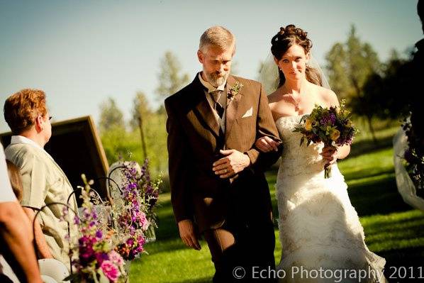 Shannon and Jayme's gorgeous September wedding!Photos compliments of Echo Photography