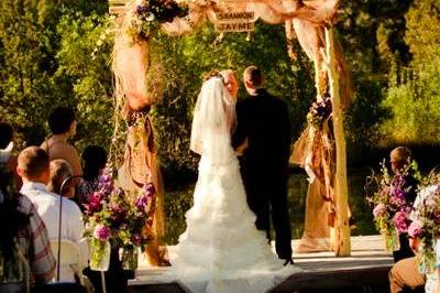 Shannon and Jayme's gorgeous September wedding!Photos compliments of Echo Photography