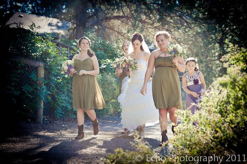 Shannon and Jayme's gorgeous September wedding!Photos compliments of Echo Photography