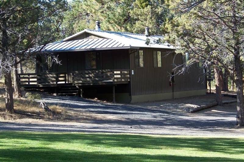 For an additional rental fee Rock Springs Ranch offers the use of 7 newly remodeled cabins with a total of 31 rooms, 28 of the rooms have queen sized beds and 3 of the rooms have twin beds. Each room comes furnished with clean linens and towels. The cabins are all in walking distance of the main Lodge and boast beautiful views of the surrounding area.