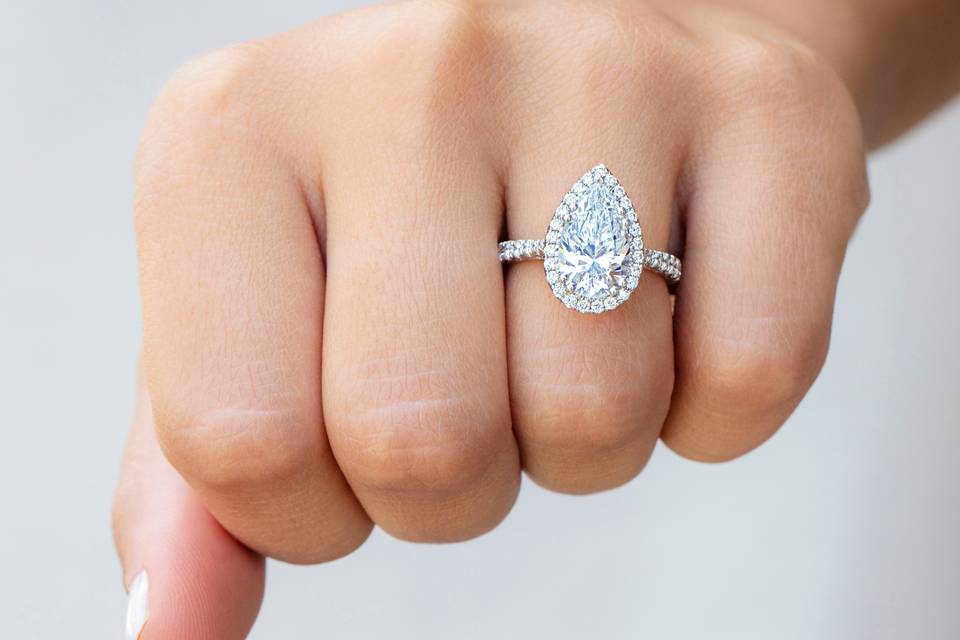 Pear shaped diamond ring