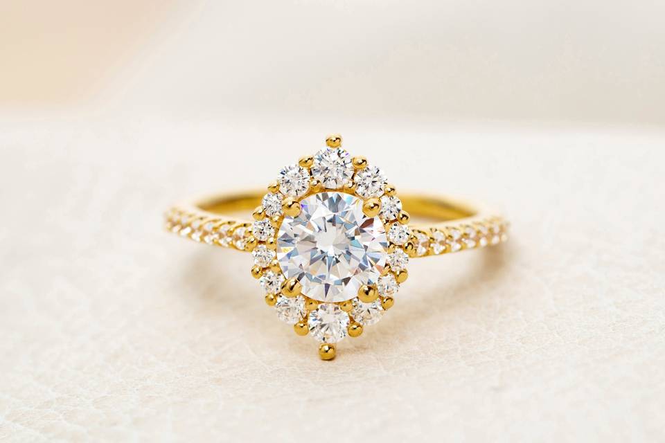 Sparkling diamond ring