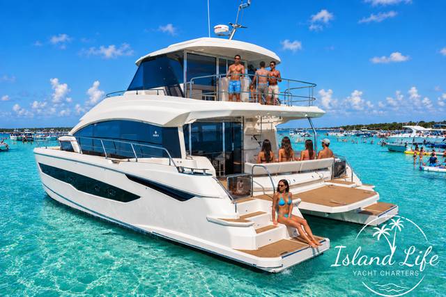 30a Pontoon and Yachts
