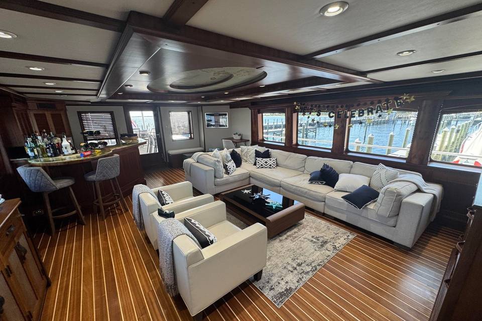 yacht_interior_2000px.jpg
