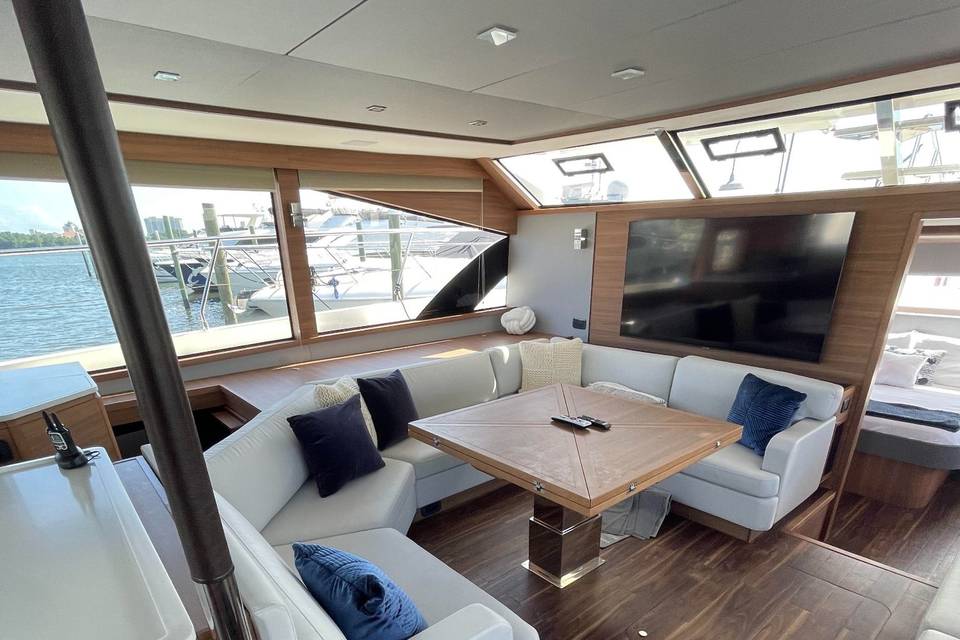 yacht_interior_2500px.jpg