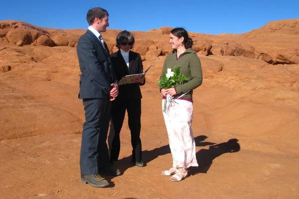 Couple with the officiant