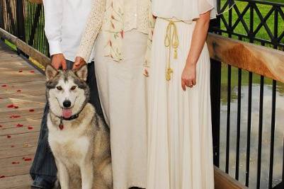 Couple with the officiant