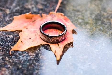 Ring on a leaf