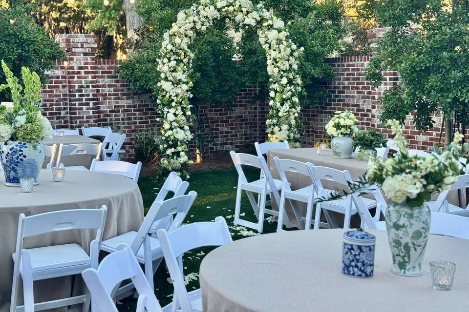Seating table