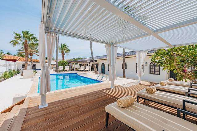 20 ft Cabana with Day Beds