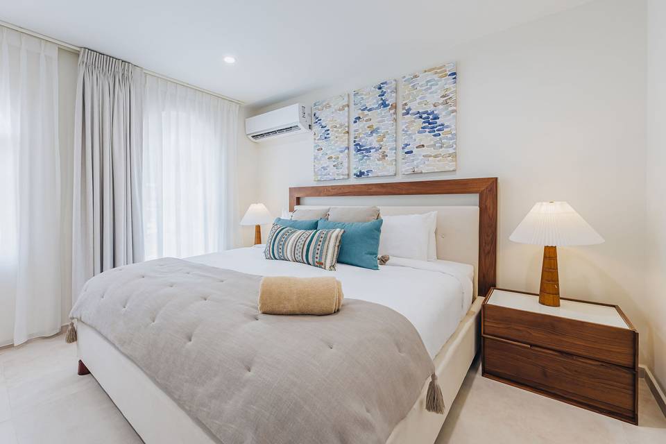 Bedroom 1 (King)
