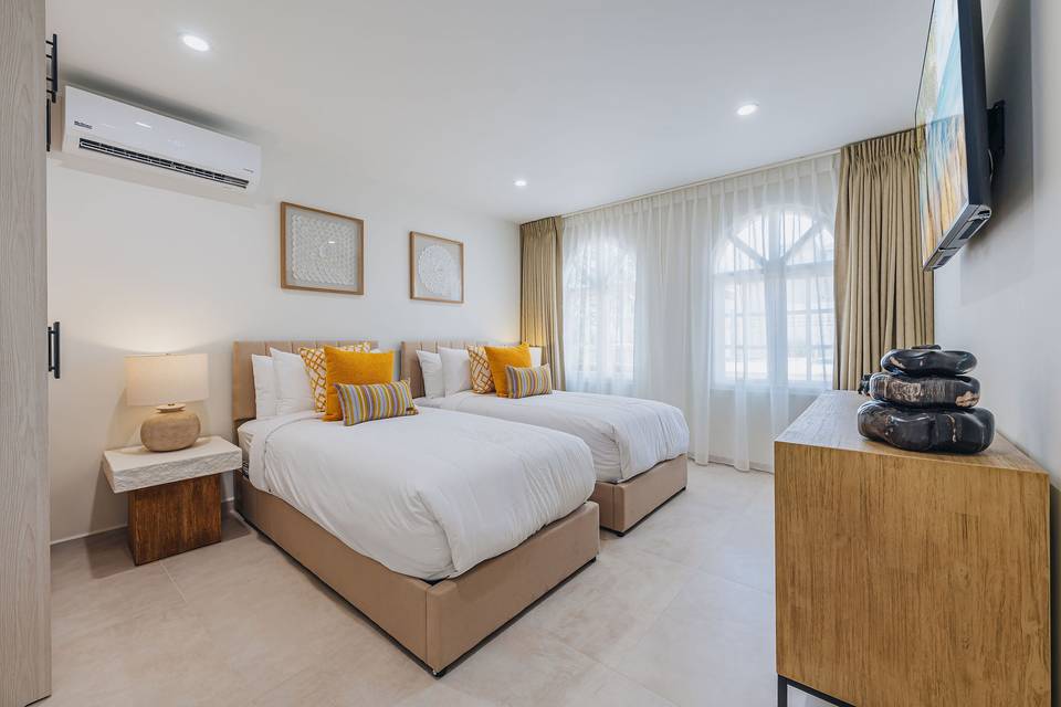 Bedroom 2 ( 2 Twin XL or King)