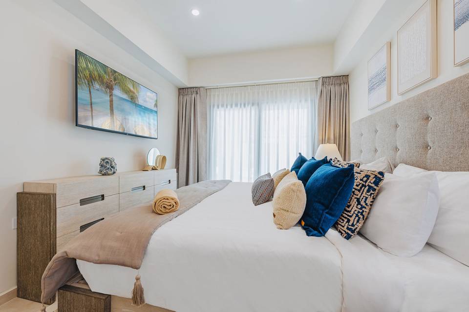 Bedroom 4 (King)