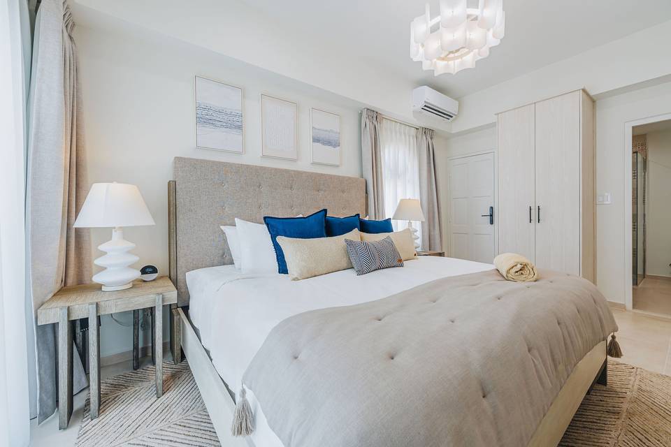 Bedroom 4 (King)
