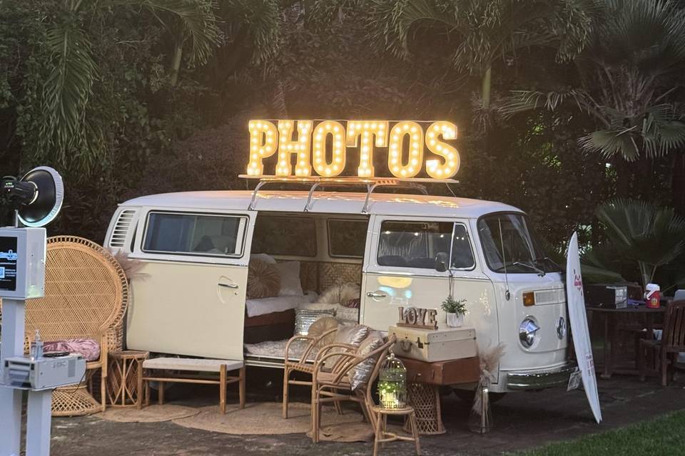 Hawaii wedding photo bus