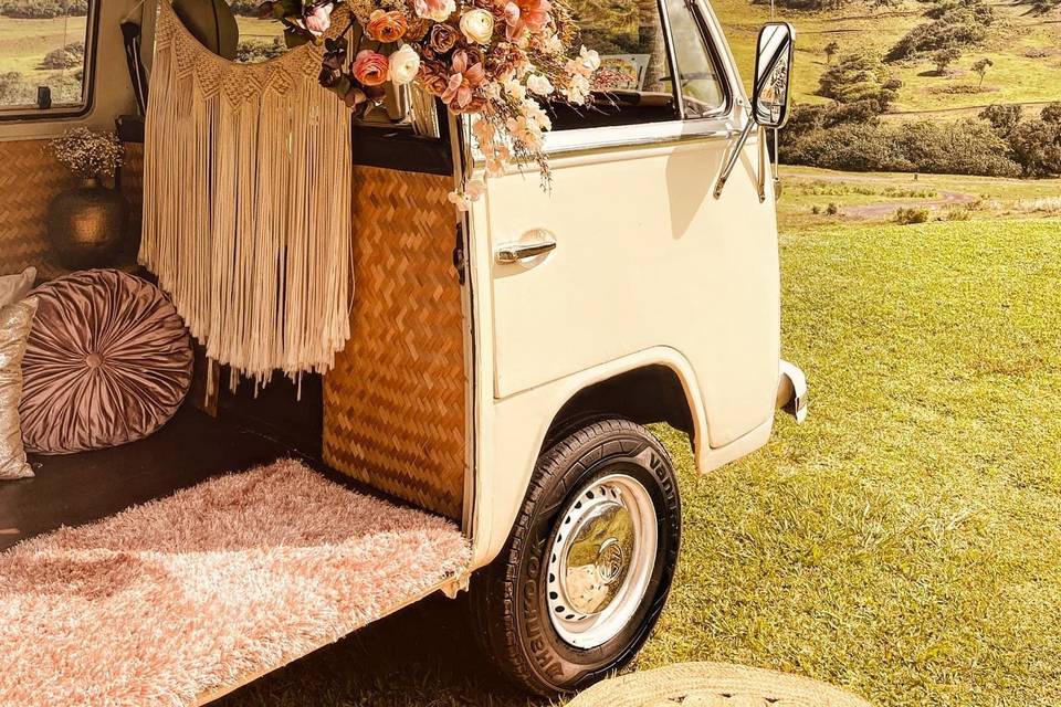 The Lei Bus
