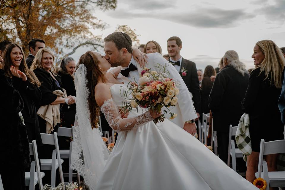 Aisle Dip Kiss