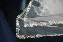 Medium length veil edged with 1/4 ivory lace.
Two layers, no rounded  but square corner.