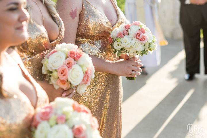 White bride  garden roses bouquet