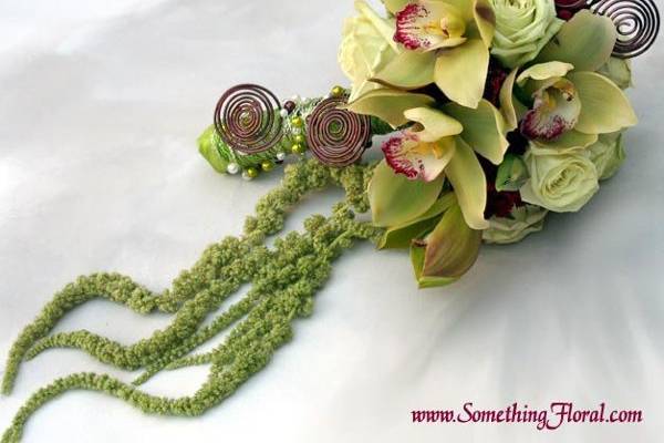 Contemporary tablescape and centerpiece featuring a combination of fresh and silk/artificial flowers, designed by Something Floral.