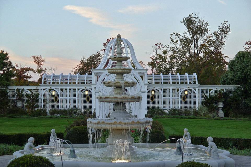 Pergola fountain